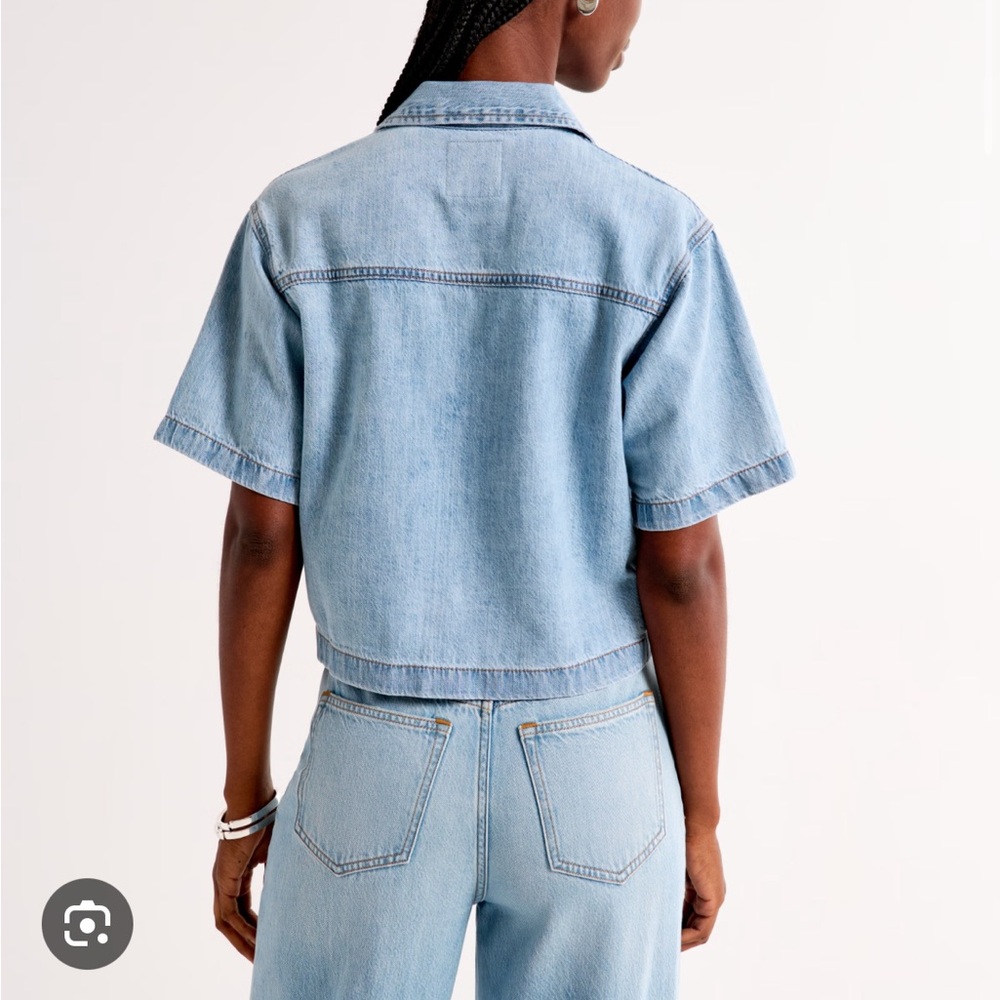 Abercrombie & Fitch Light Blue Denim Button-Down Shirt - Picture 3 of 6
